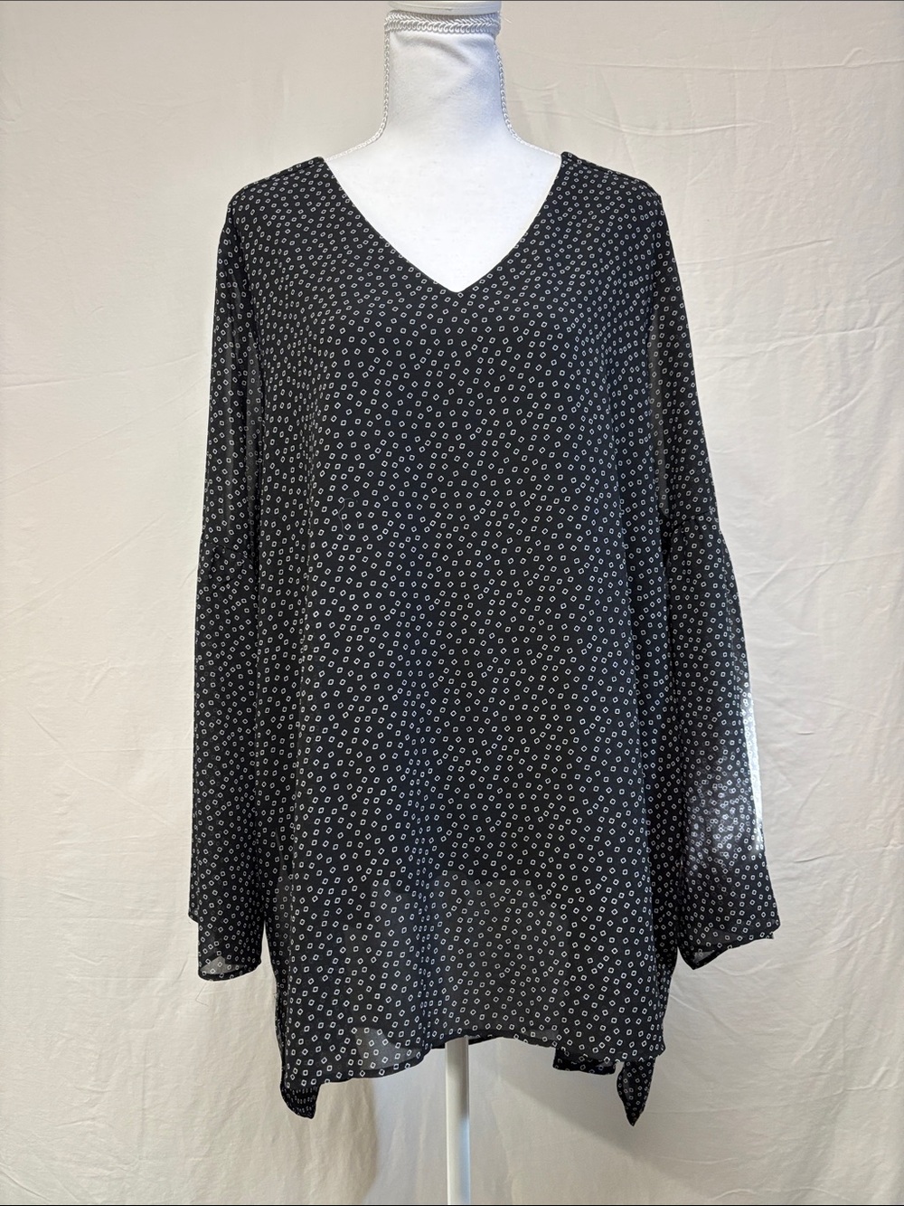 Reitmans Black V-Neck Long Sleeve Printed Tunic
